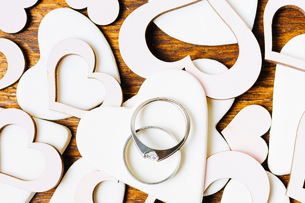 Puzzle o różnych kształtach – nietypowy prezent na ślub 