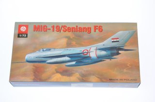 SAMOLOT SKLEJ 1:72 MIG-19/SENIANG F6 PUD PLASTYK ZTS